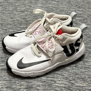 Nike Team Hustle D8 GS “Just Do It” Sneakers Size 5Y